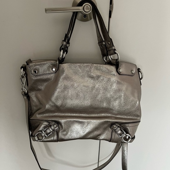 EUC Micheal Kors silver metallic purse - Picture 3 of 11